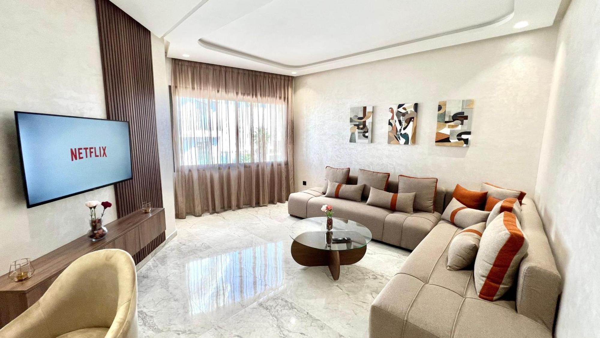 S18 Entre Maarif, Bourgogne & Corniche * Casa Blanca